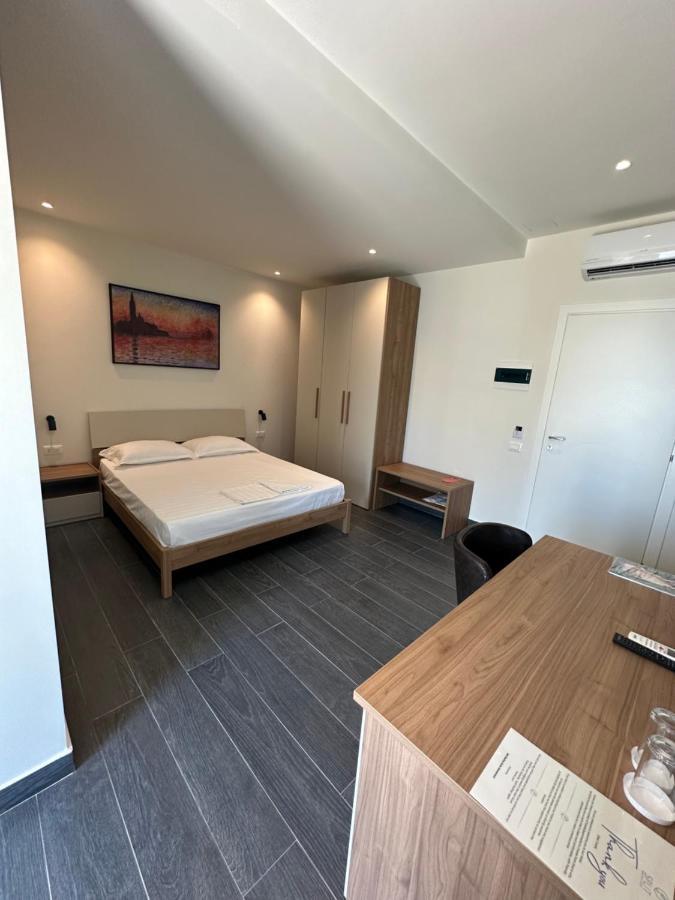 Split Rooftop Suites Durres Exterior photo